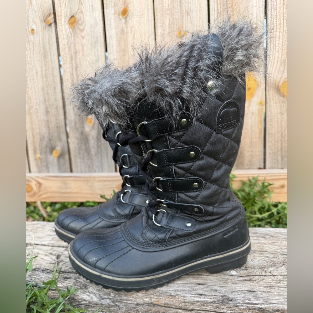 SOREL Tofino size 7.5 winter rain/snow fur lined lace up boots.